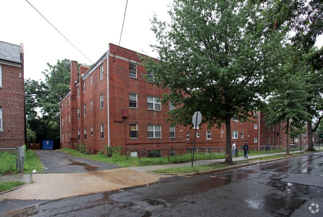 Building Photo - 1907 18th Street SE