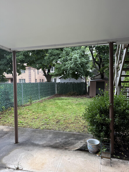 Building Photo - 8420 Little Neck Pky