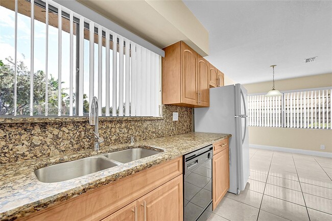 Building Photo - 2532 Coral Springs Dr