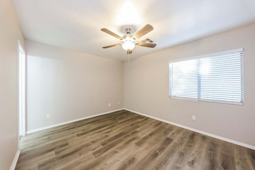 Building Photo - 13117 N El Frio St