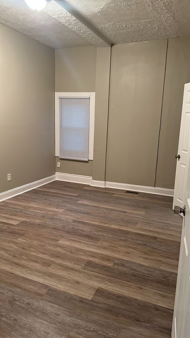 Building Photo - 2 bedroom 2 bath house