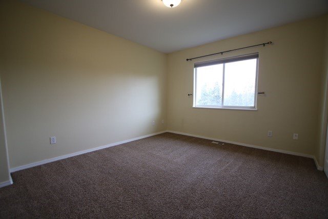 Building Photo - 3 Bedroom Eagle River Condo w/ Easy Highwa...
