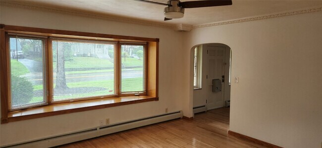 Building Photo - 77 Riverside Dr