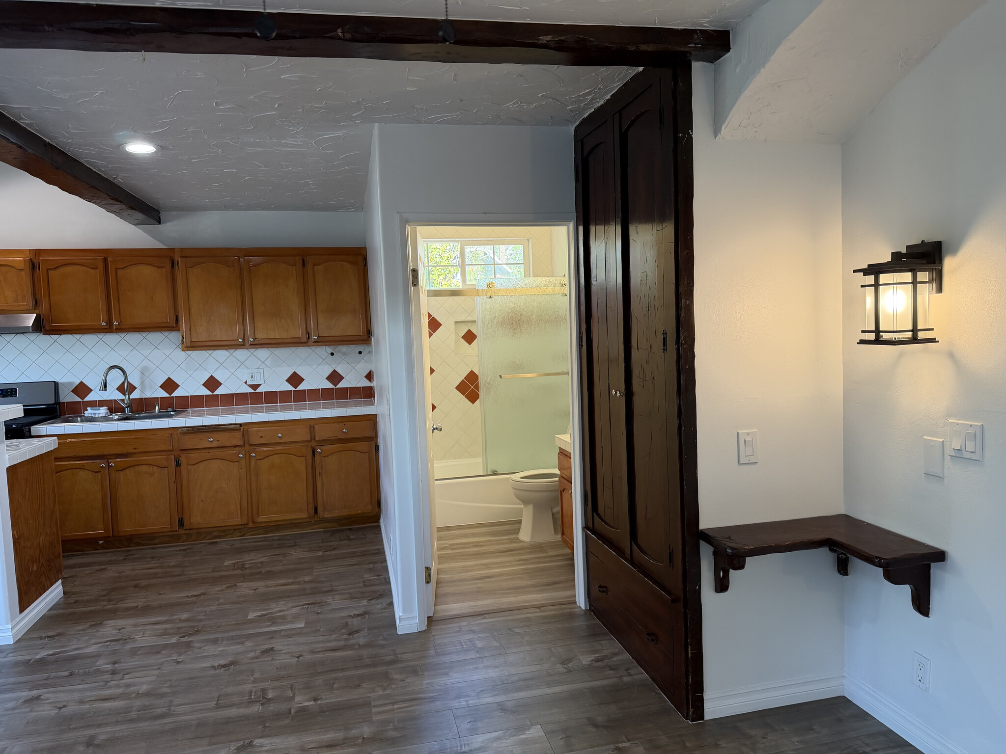 Building Photo - 12621 Victoria Ave