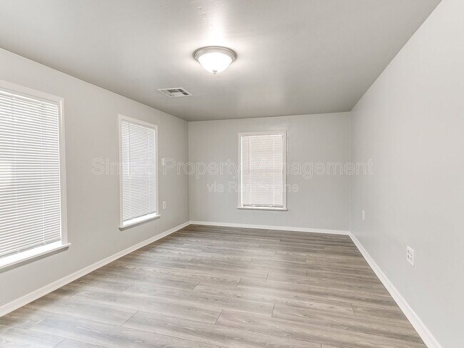 Building Photo - 9706 N Garnett Dr