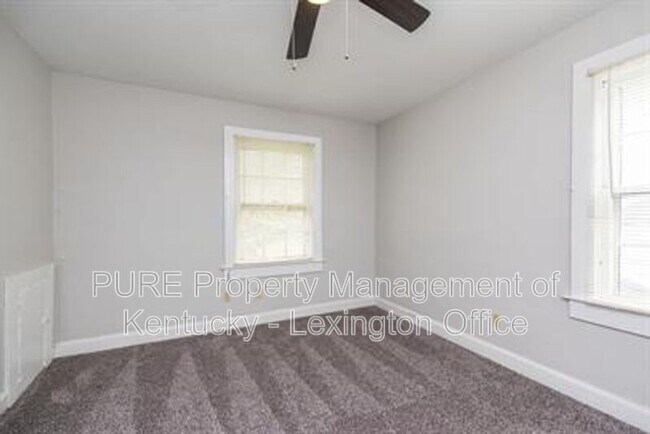 Building Photo - 3 Dogwood Ln