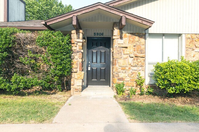 Building Photo - East 33rd Ct Duplex