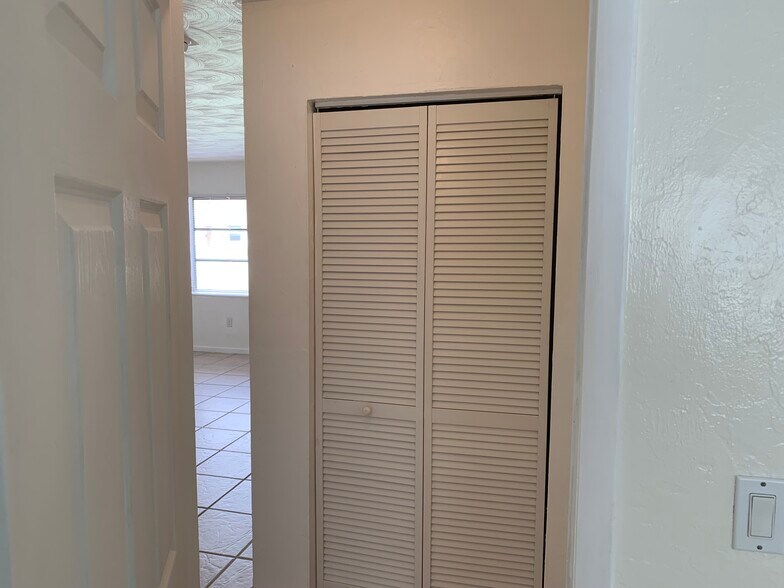 Building Photo - 7380 Albany Rd