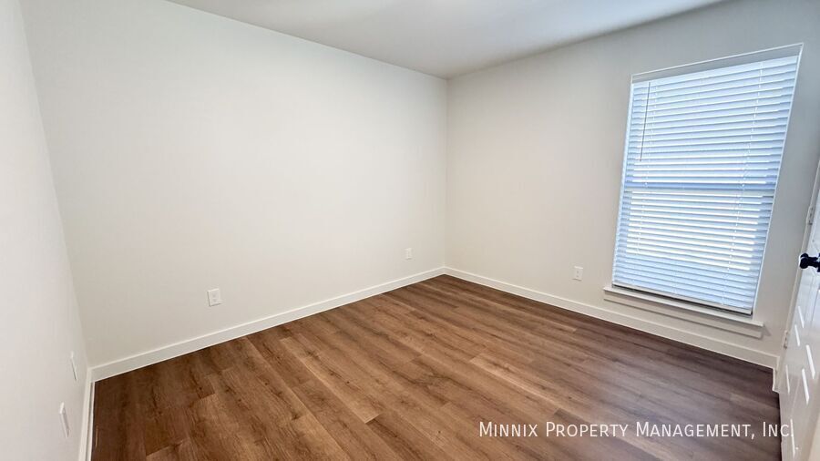 Building Photo - 2131 Langford Ave