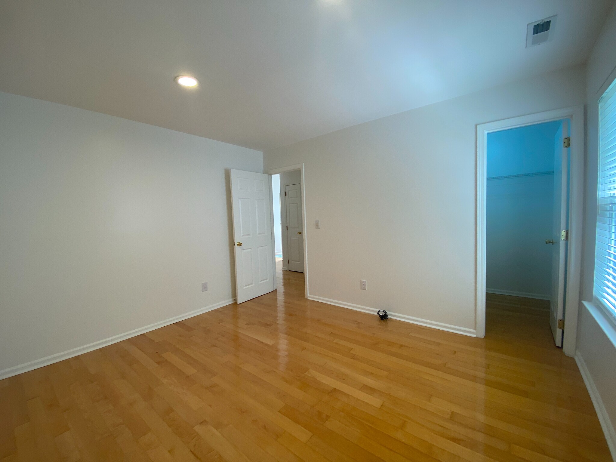 Building Photo - Room in House on Blueshot Ct