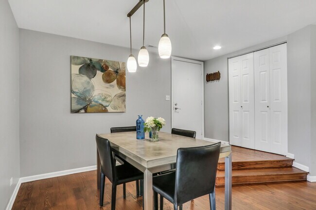 Building Photo - 215 Coventry Cir