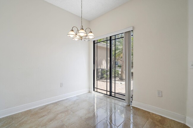 Building Photo - 2803 Sarento Pl