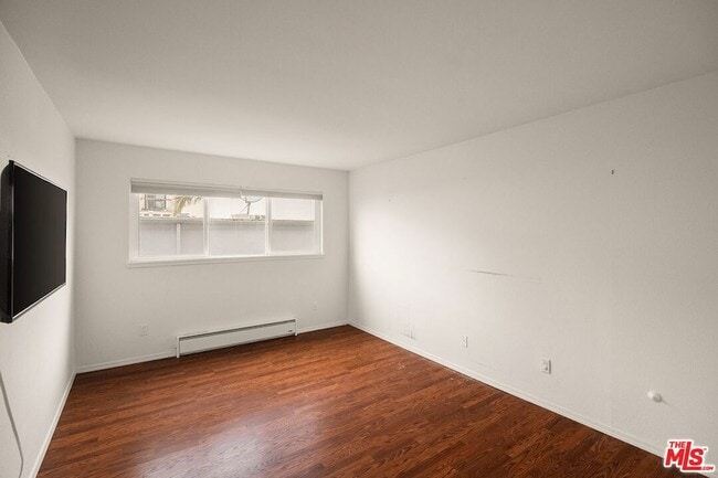 Building Photo - 834 6th St