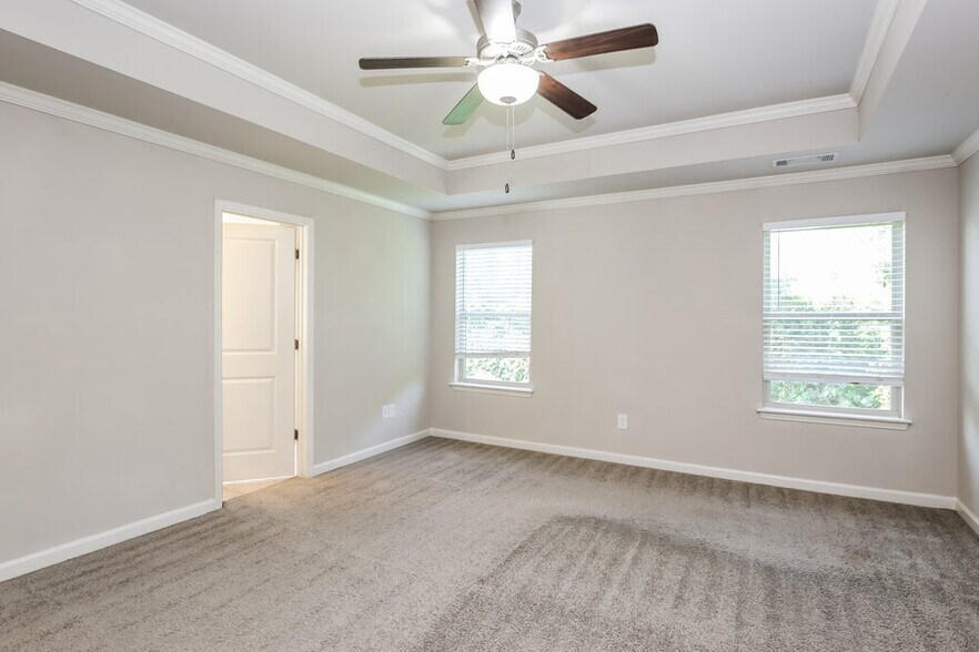 Building Photo - 233 Fern Walk