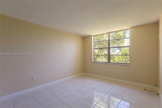 Building Photo - 13120 SW 92nd Ave