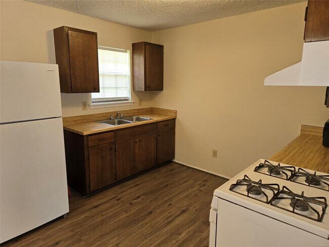 Building Photo - 262 Joyce St