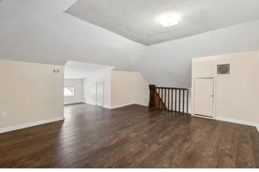 Building Photo - 8457 E Kerrville Rosemark Rd