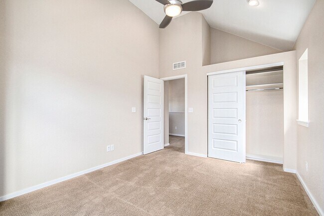 Building Photo - Gorgeous 4 Bed, 3.5 Bath Home in North West Denver