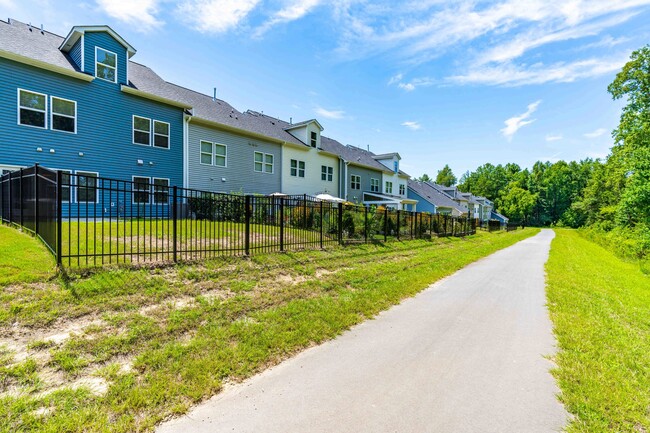 Building Photo - 252 Shingle Oak Rd