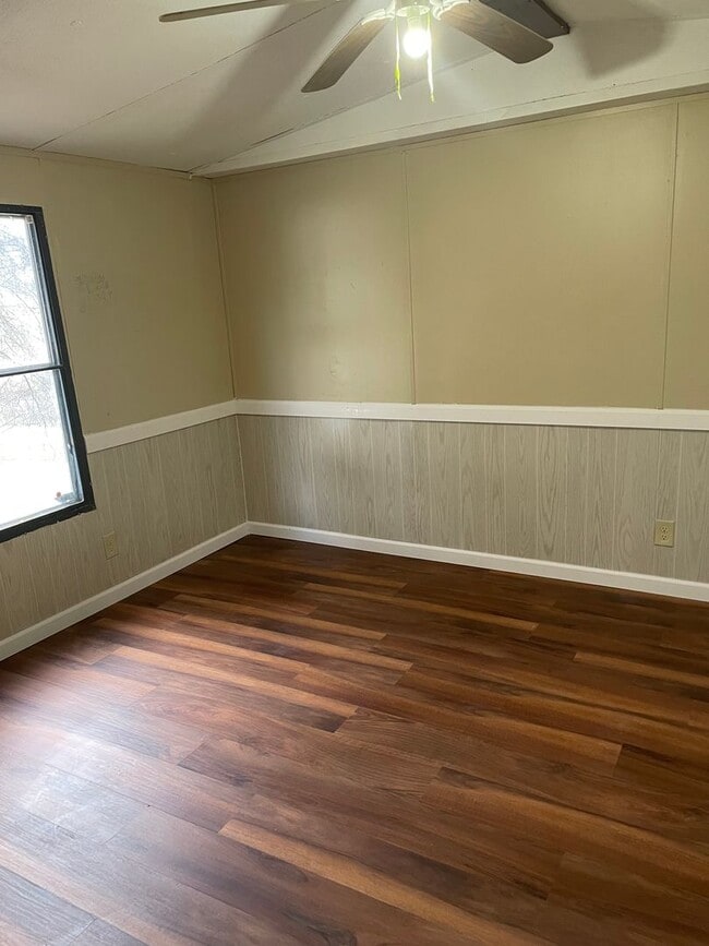 Building Photo - 33 Laurel Mountain MHP Dr