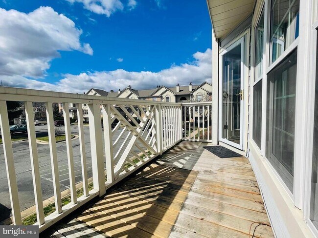 Building Photo - 8069 Stonewall Brigade Ct