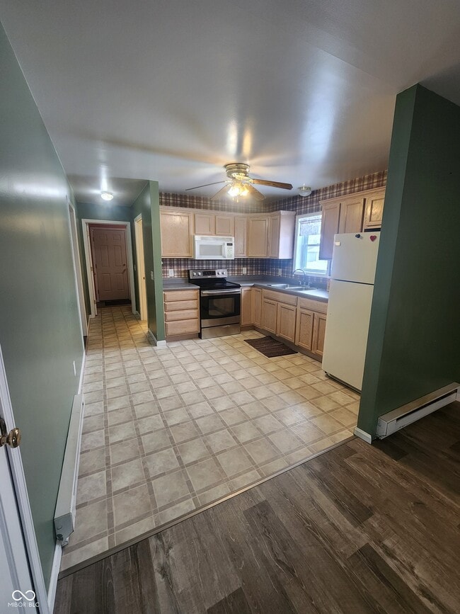 Building Photo - 9010-9020 IN-3