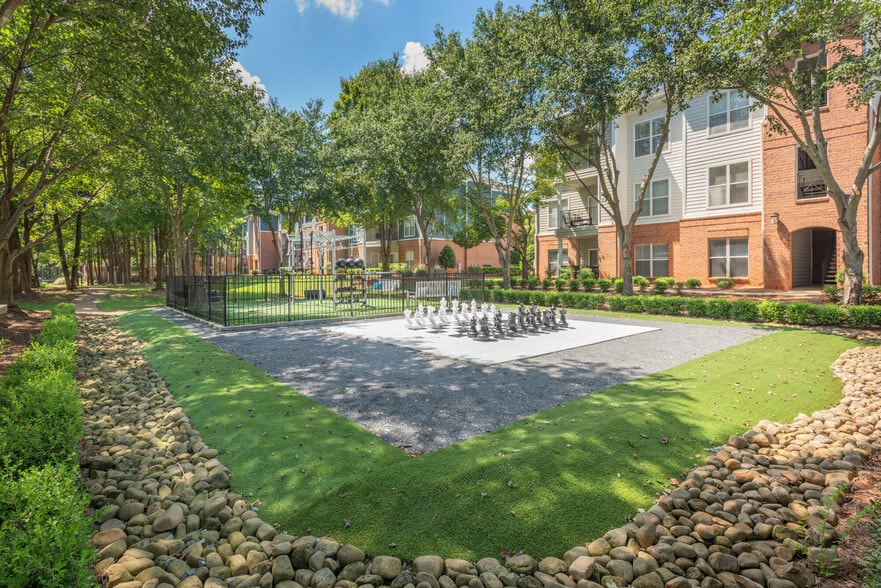 Building Photo - Presley Oaks