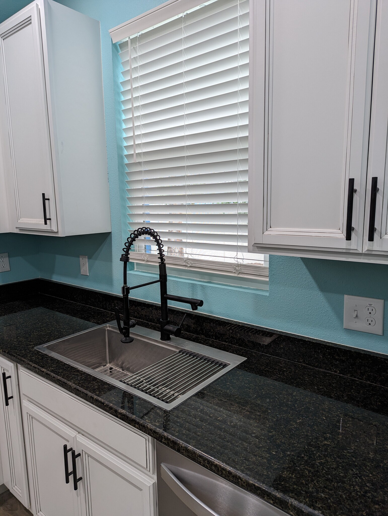 Building Photo - 2010 Seminole Blvd S