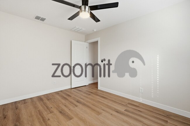 Building Photo - Amazing home in wonderful Ghost Hollow Ranch