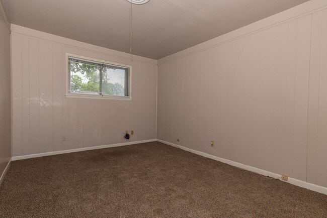 Building Photo - 2517 Broadview- House