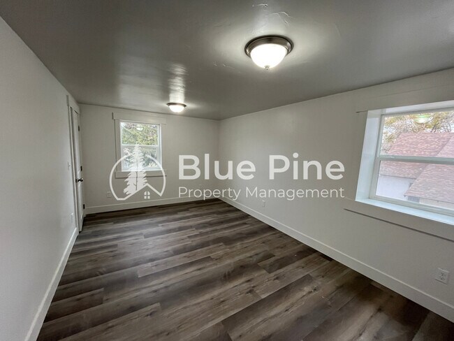 Building Photo - 1288 Lake Ave