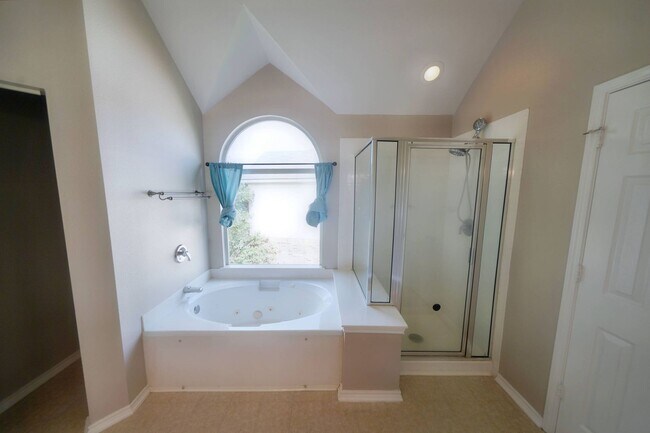 Building Photo - 4736 Green Bluff Dr