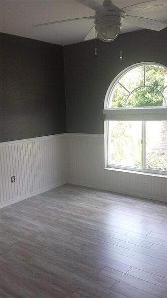 Building Photo - 404 Hazel Cir