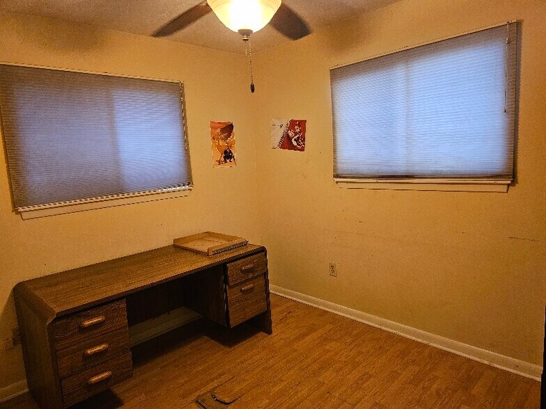 Building Photo - 1942 Mediamolle Dr