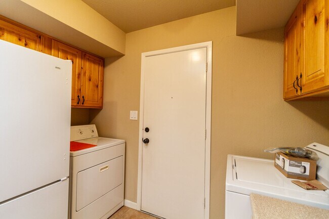 Building Photo - Charming Unfurnished 2-bedroom 2 bath home in Sun Lakes 55 + community!