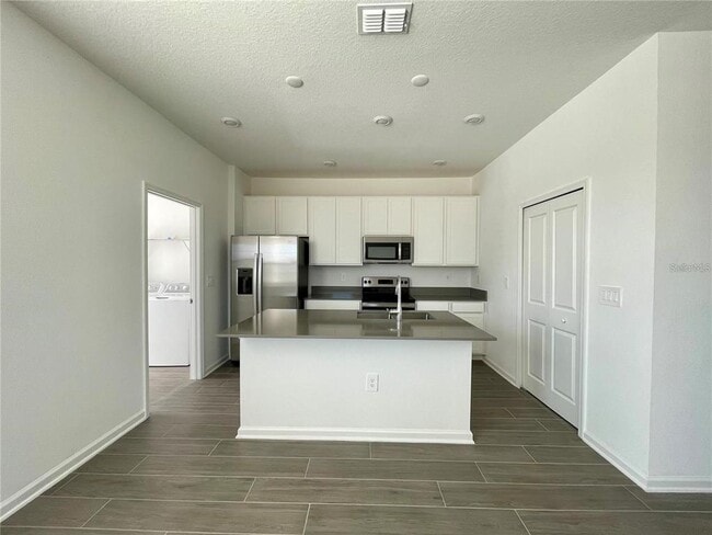 Building Photo - 13850 Title Wy