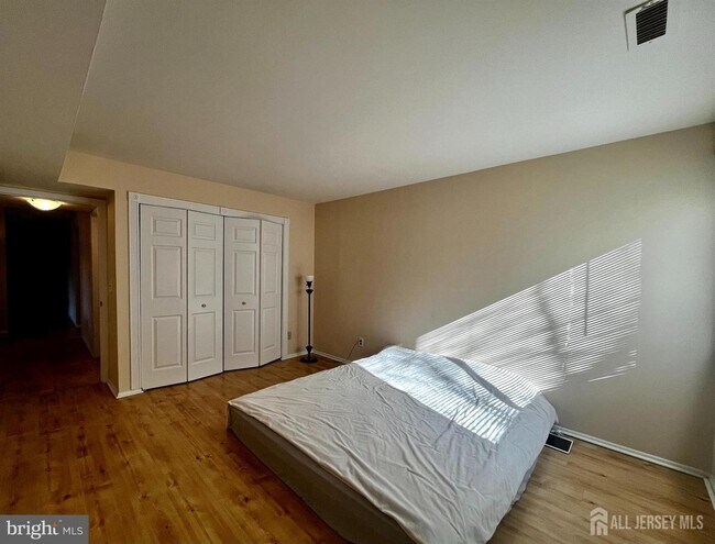Building Photo - 2112 Sayre Dr