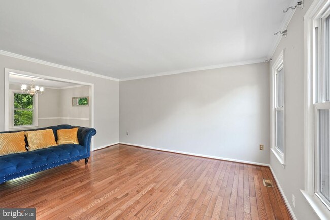 Building Photo - 10 Apple Blossom Ct