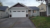 Building Photo - Amazing 3 br 2 bath ONE LEVEL home on full...