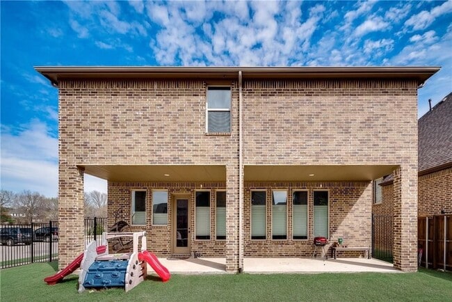Building Photo - 8844 Laurel Ln