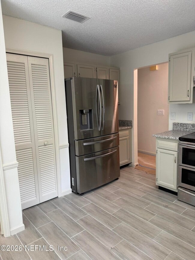 Building Photo - 2381 Hampton Falls Dr W