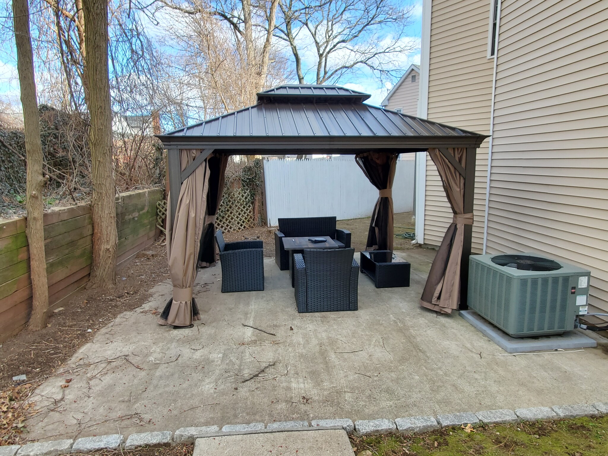 Common Area Gazebo & Gas Fire Pit - 100 Castle Ave