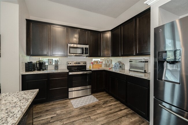 Building Photo - 2125 Stubbs Dr