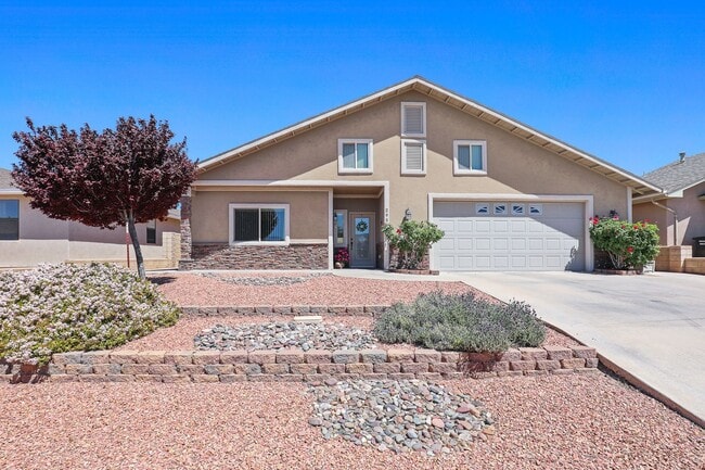 Building Photo - Prestine 4 bedroom home near the Golf Course