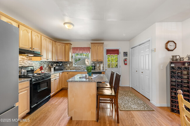 Building Photo - 105 Wayside Dr
