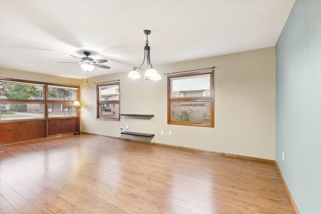 Building Photo - 420 Moss Ln