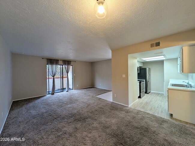 Building Photo - 4211 E Palm Ln