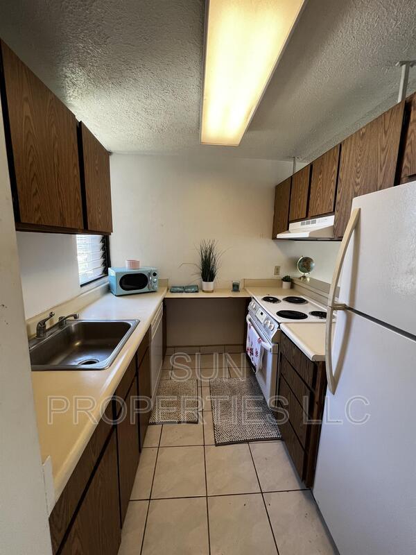 Building Photo - 2121 Ala Wai Blvd