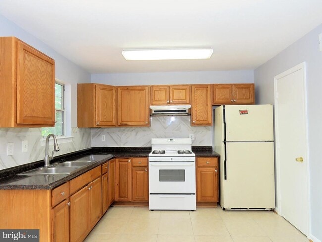 Building Photo - 7526 Mattingly Ln