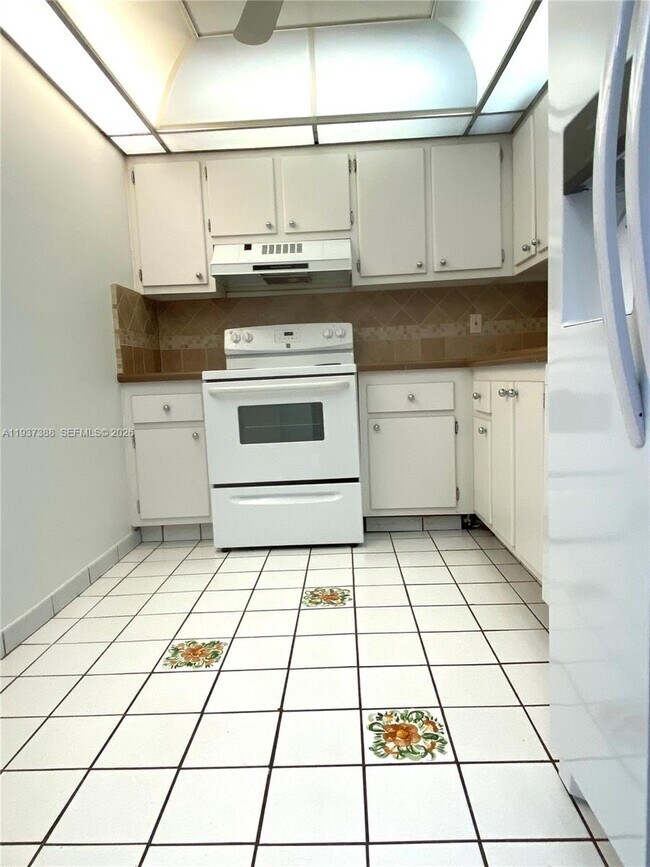 Building Photo - 1200 NE Miami Gardens Dr